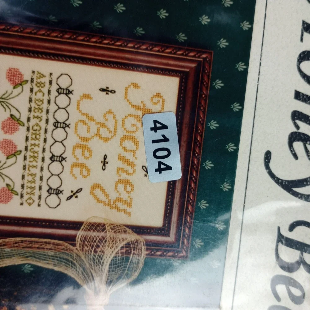 Hillside Samplings Honey Bee‎ Lesley Rudnicki Cross Stitch Pattern Chart ONLY!!